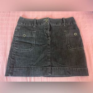 Anne Taylor Loft black mini pencil skirt with front and back pockets